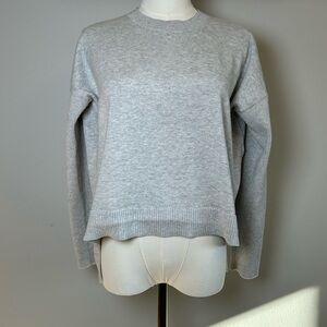 Athleta Light Gray knit Crew Neck Sweater size M silk blend ribbed sleeve
